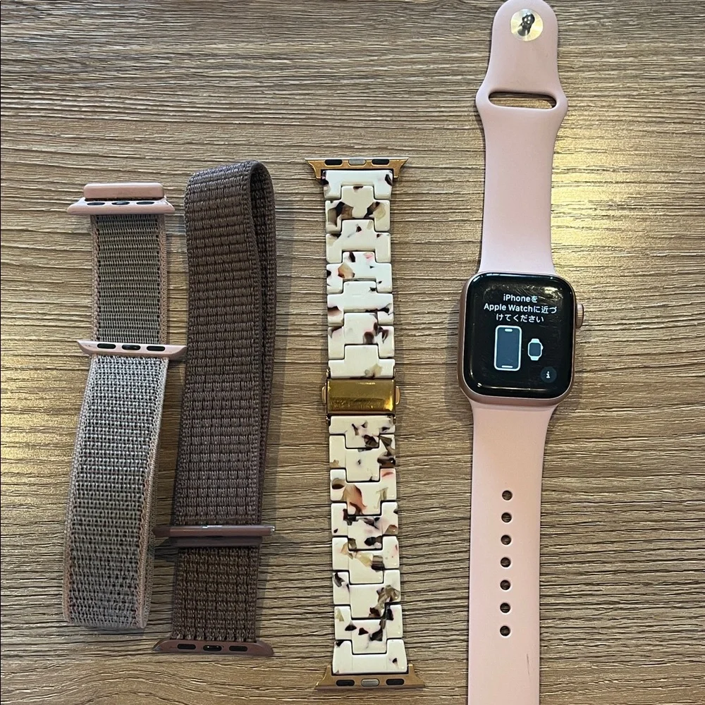Apple Smartwatch SE 40mm with Pink Silicone Band
